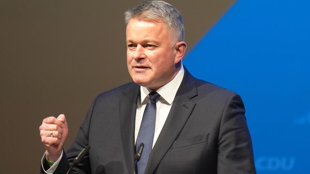 Wahlkampf: Schnieder fordert von Schweitzer Distanzierung von Linken