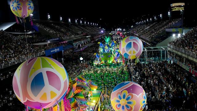 Karneval in Rio: Spektakel am Zuckerhut: Karnevalsumzüge im Sambodrom in Rio