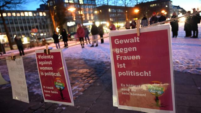 Kundgebung: Zahlreiche Menschen gedenken 18 Jahre altem U-Bahn-Opfer