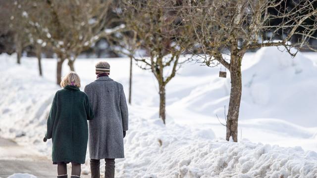 Psychologie-Studie: Zusammenziehen im Alter macht glücklich – Ehe nebensächlich