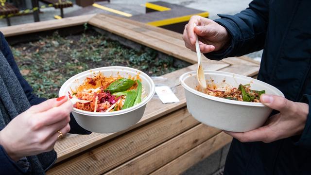 Einwegverpackungen: Berliner Bezirke starten neuen Anlauf für Verpackungssteuer