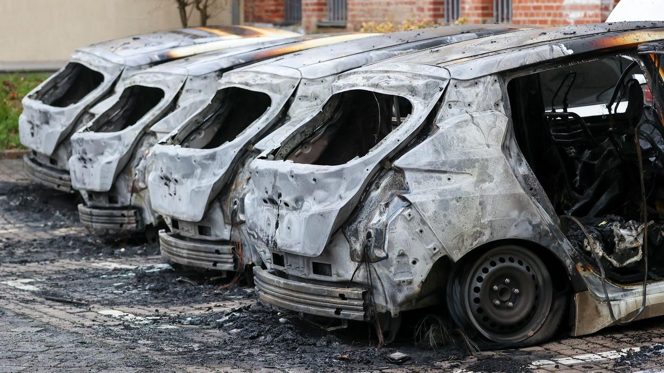 Kriminalität: Brandanschläge auf Fahrzeuge verursachen Millionen-Schaden