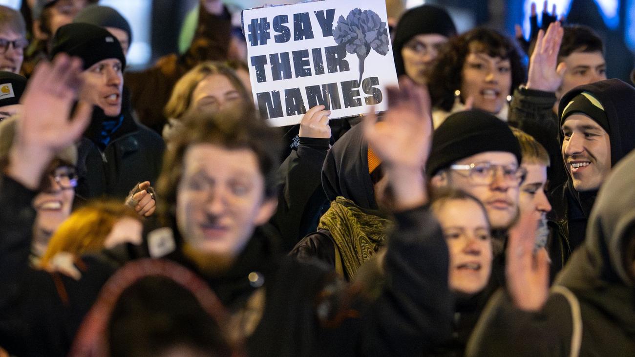 Gedenken: Demonstration in Frankfurt für die Opfer von Hanau