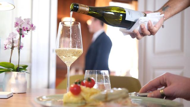 Hotels und Restaurants: Gastgewerbe unter Druck: Umsatz sinkt 2025 preisbereinigt