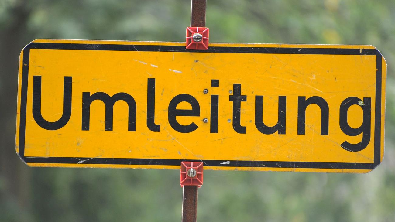 Hochwasser: Landstraße nahe Saarbrücken wegen Hochwasser gesperrt