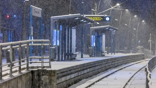 Tarife: Warnstreik und Schneefälle treffen Pendler