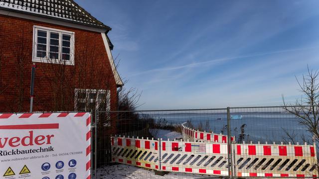 Haus an der Abbruchkante: Vorbereitungen für Abriss von Haus Seeblick