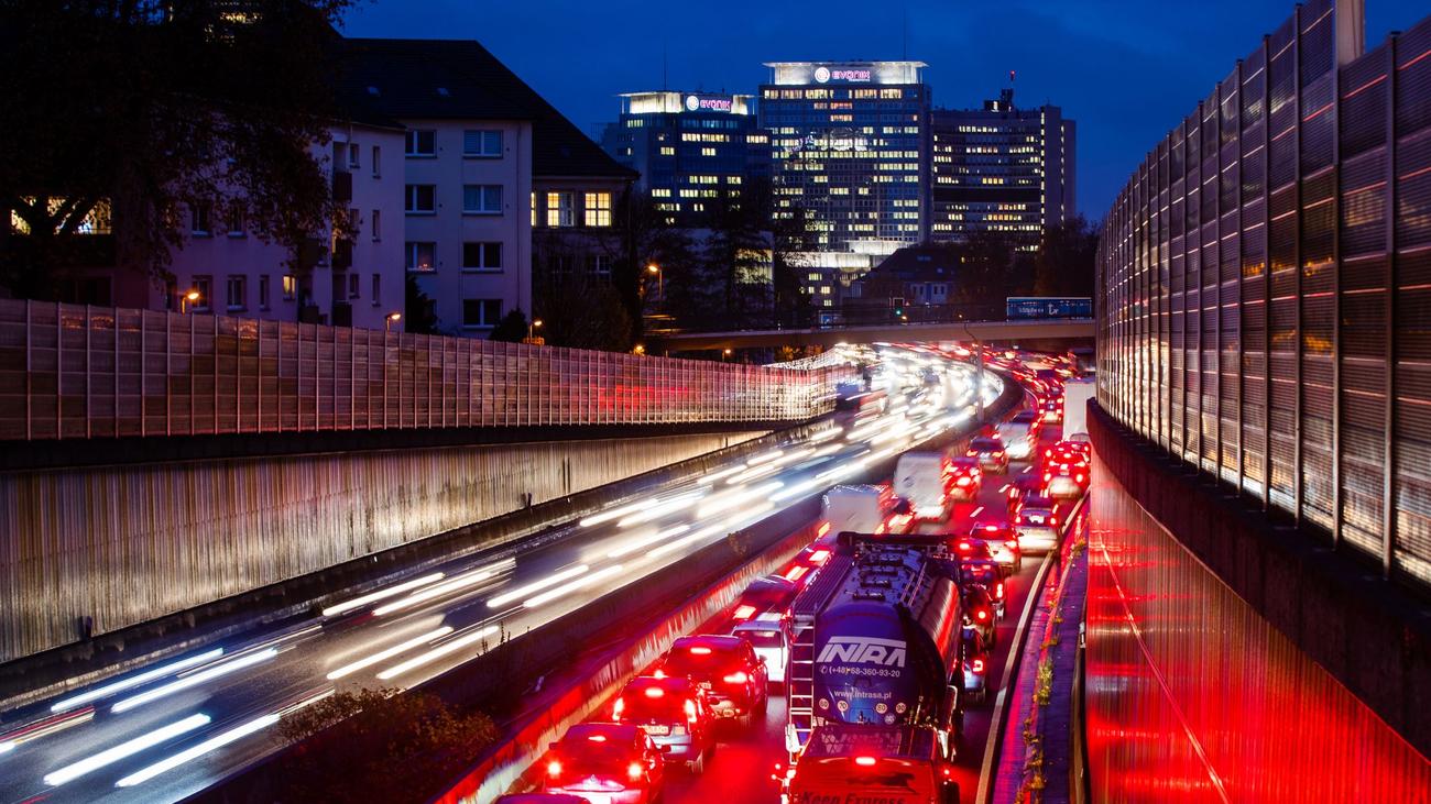 Tarifkonflikt Autobahn GmbH: Warnstreik in Tunnelzentralen - keine großen Folgen erwartet