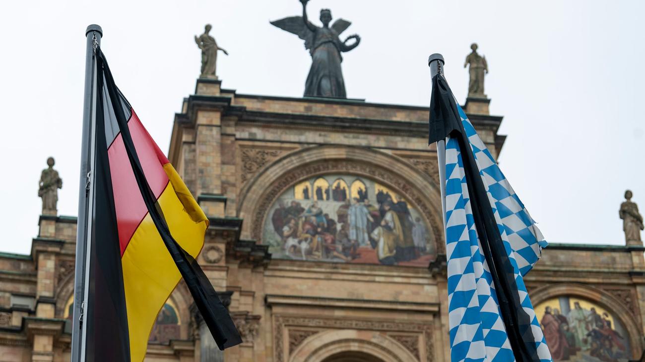 Staatstrauer: Bayern ordnet Trauerbeflaggung nach Tod von Süssmuth an