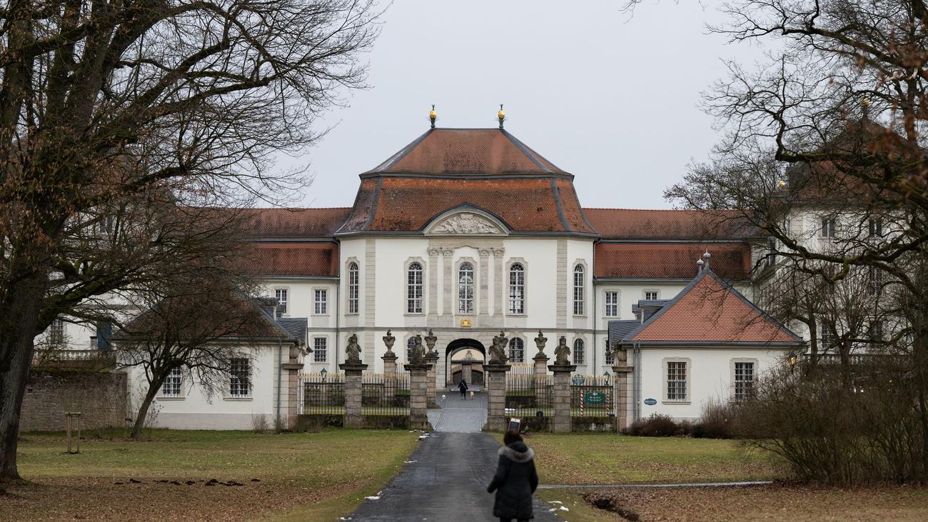 Adel: Eine Familie, zwei Stiftungen