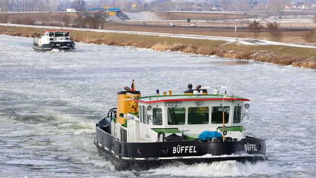 Eisdecke auf Wasserstraßen: Eisbrecher und Tauwetter - bald wieder freie Fahrt auf Kanal