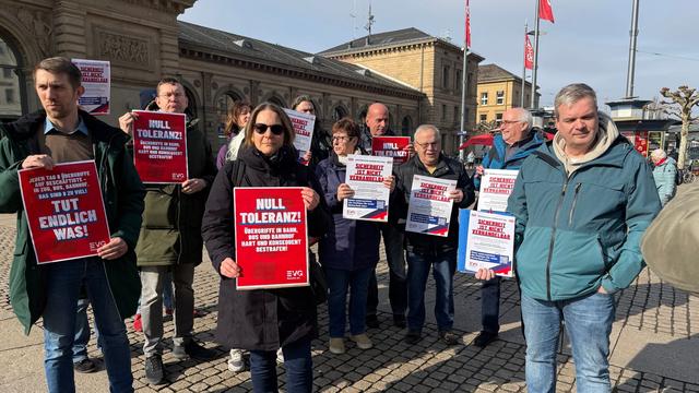 Attacke auf Zugbegleiter: EVG-Ruf nach mehr Sicherheit in Zügen – auch Kritik