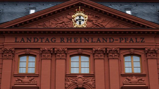 Landtag: Keine Beschäftigung von Verwandten in anderen Fraktionen