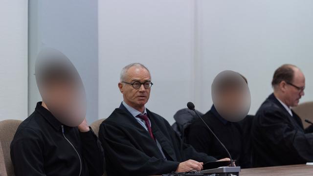 Tod auf der Autobahn: Unfall mit zwei Toten – Angeklagte bestreiten Autorennen