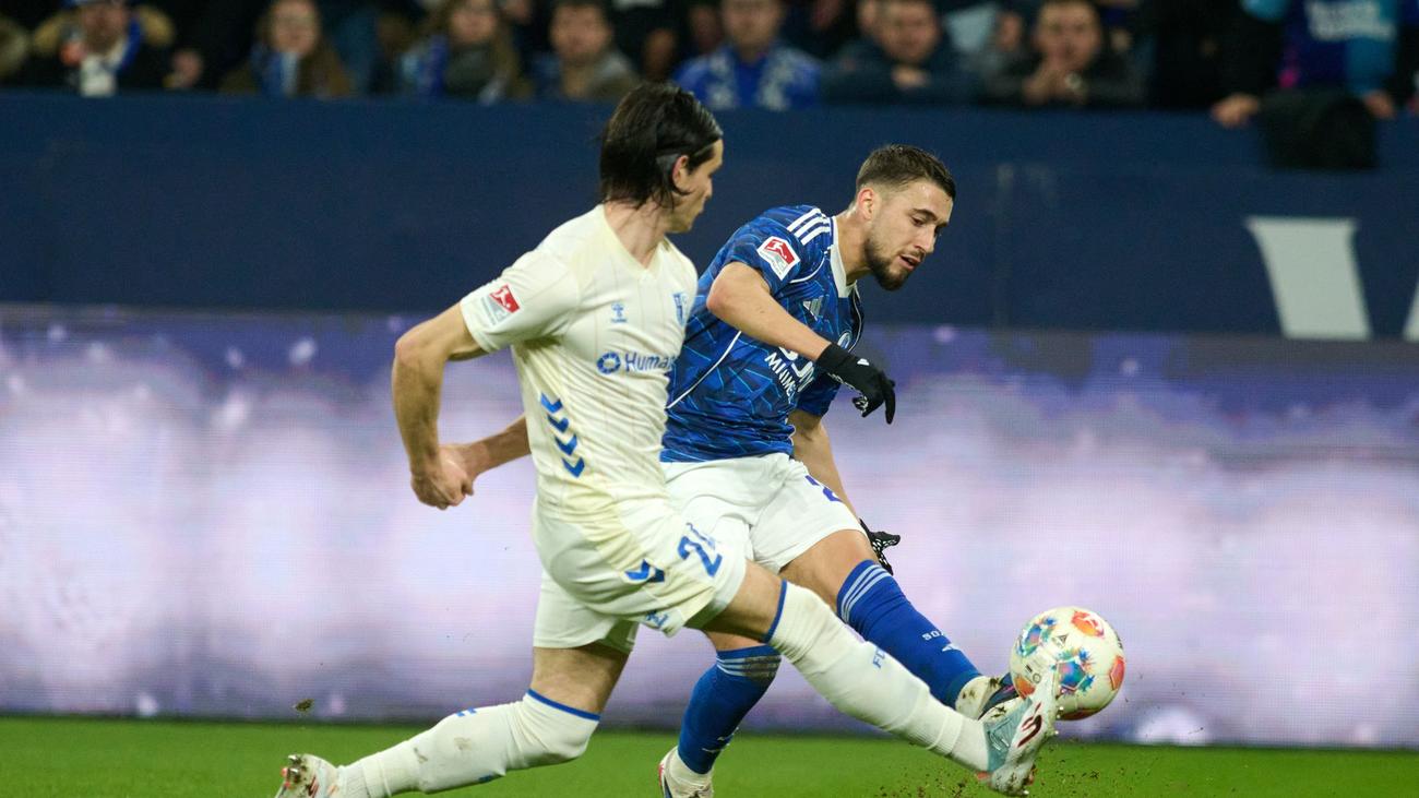 2. Fußball-Bundesliga: 5:3 gegen Magdeburg: Schalke erobert Spitze im Sturm zurück