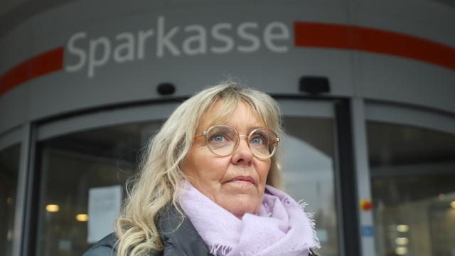 Millionen-Einbruch: Kundin: Sparkasse verlangt nach Einbruch Zinsen für Kredit