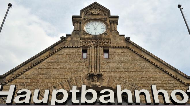Notfall: Ein 42-Jähriger stirbt beim Überqueren der Gleise am Hauptbahnhof Eisenach. (Symbolbild)