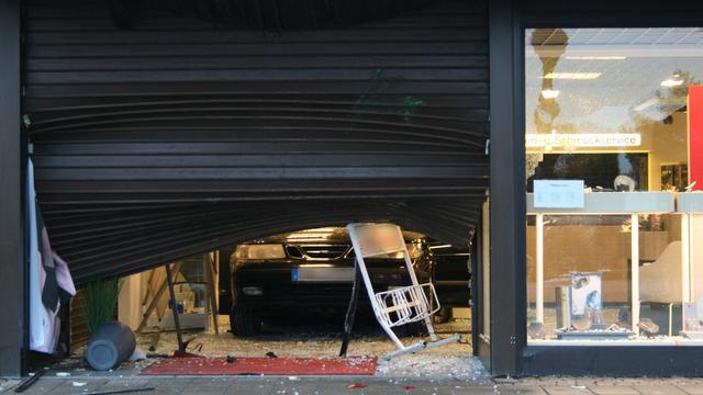 Kriminalität: Einbruch in Juweliergeschäft - Täter weiter auf der Flucht