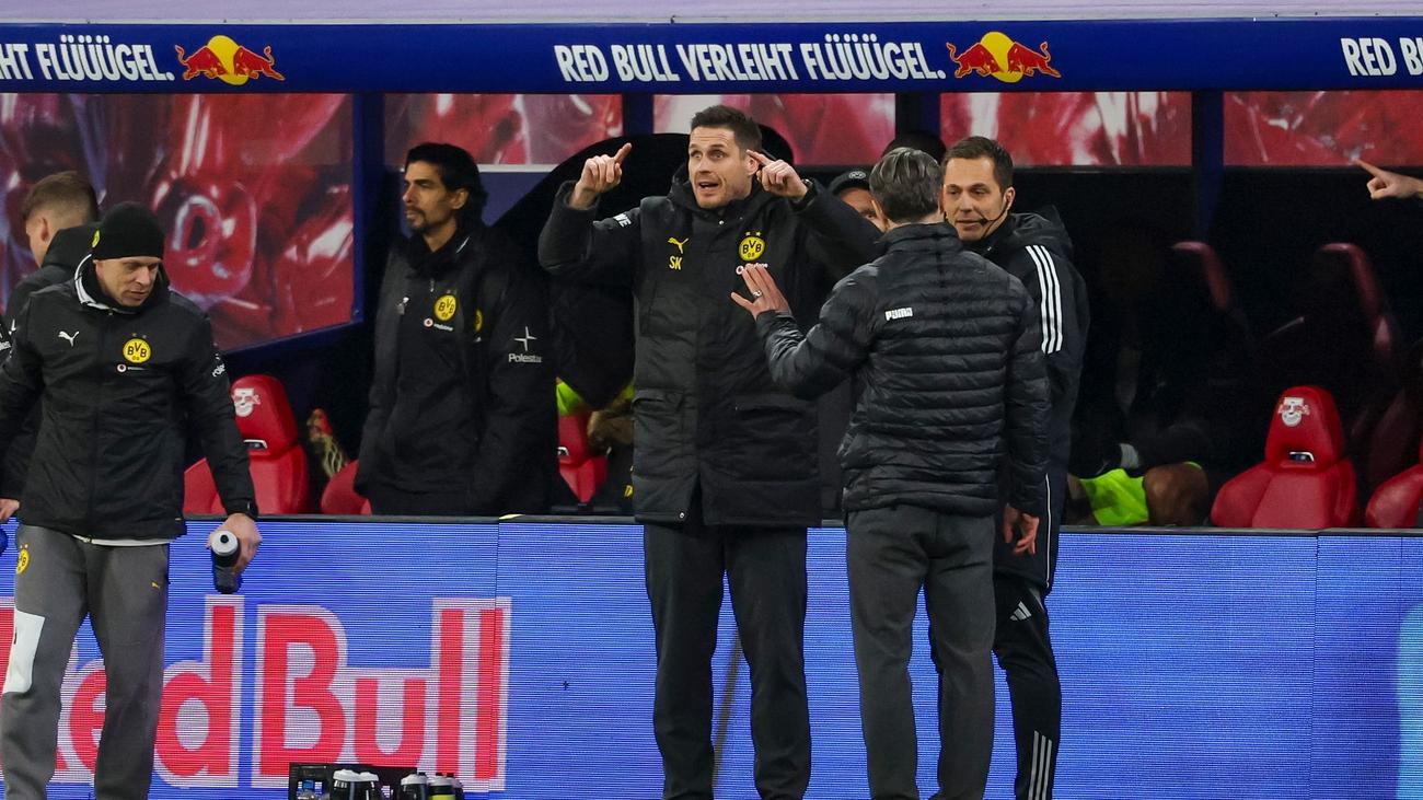 Fußball-Bundesliga: Eine Sichel, kein Pfiff: Dortmunds VAR-Frust vor Bayern-Hit