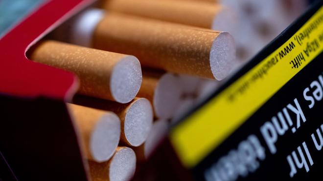 Brand: Durch die Zigarette sei der Brand laut Polizei ausgebrochen. (Symbolbild)