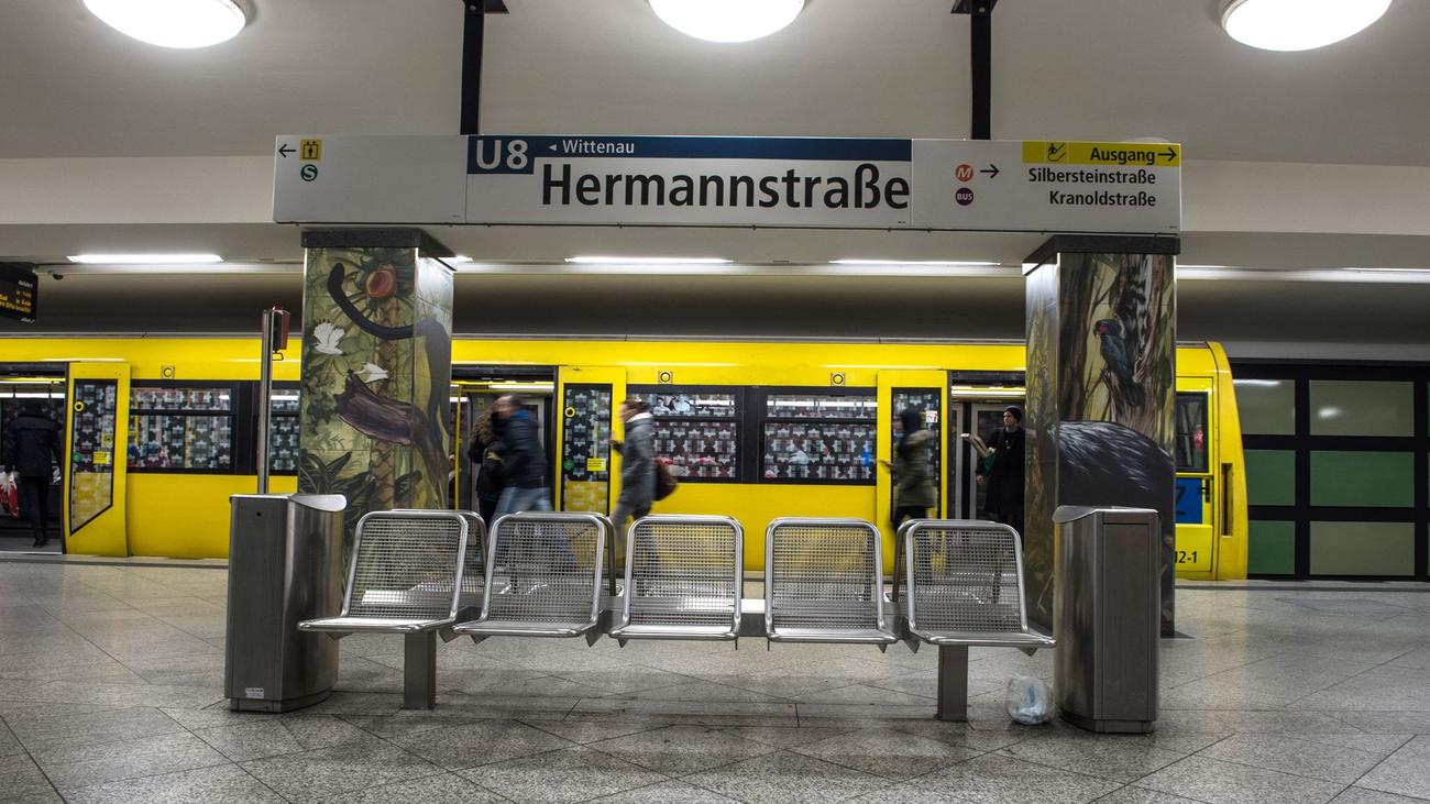 Gewaltkriminalität: Mann wird von Jugendlichen Bahnhofstreppe heruntergetreten