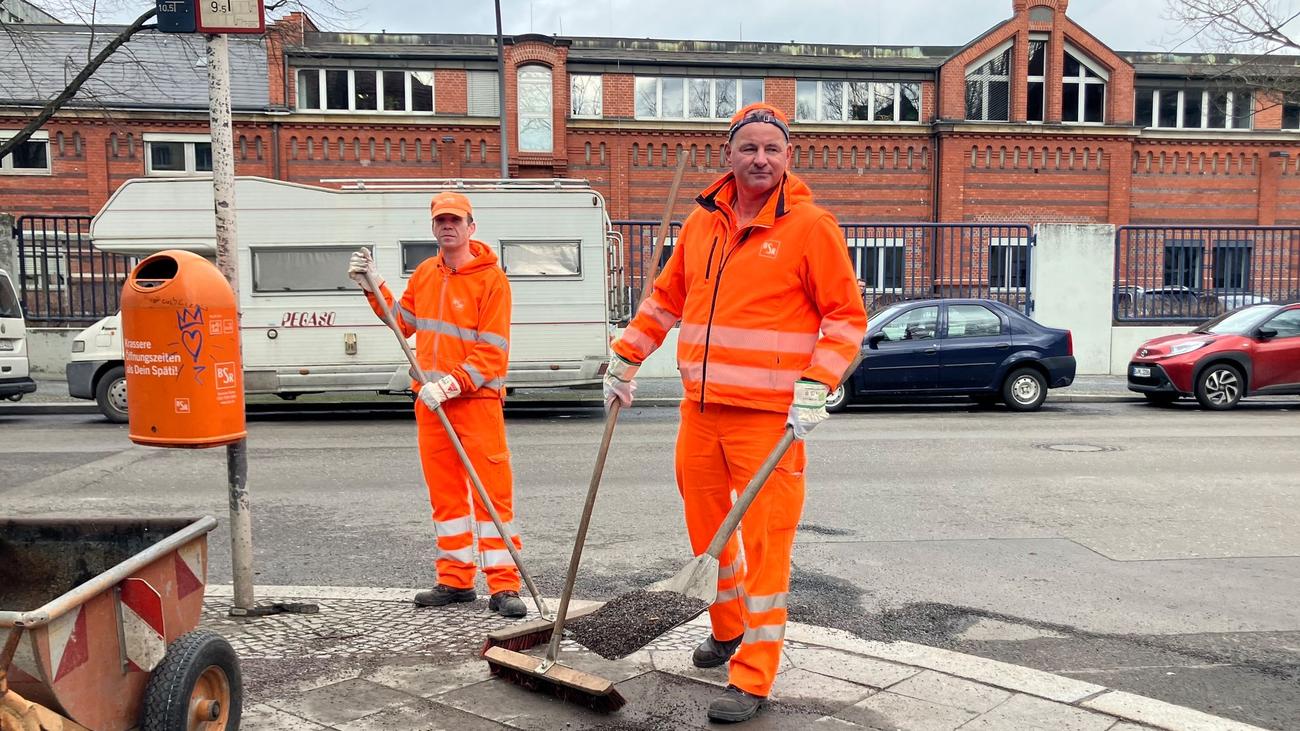 Winterwetter in Berlin: Stadtreinigung bittet um Hilfe beim Splittbeseitigen