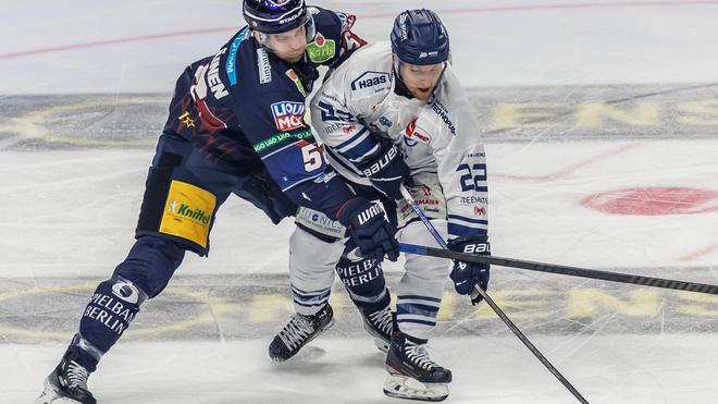 Deutsche Eishockey Liga: Mike Connolly (r) beendet im Sommer seine Karriere. (Archivbild)