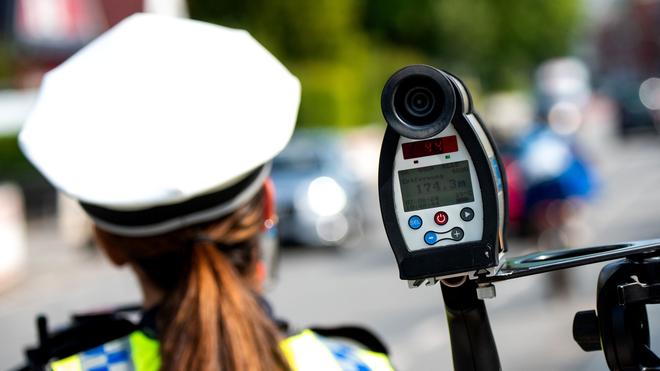 Kontrolle: 64 Temposünder in sieben Stunden – Raser droht Fahrverbot ...