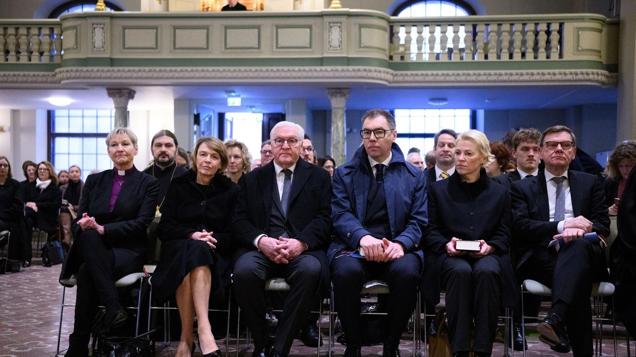 Jahrestag des Angriffs: Gebet für Ukraine: "Gewalt wird nicht das letzte Wort haben"