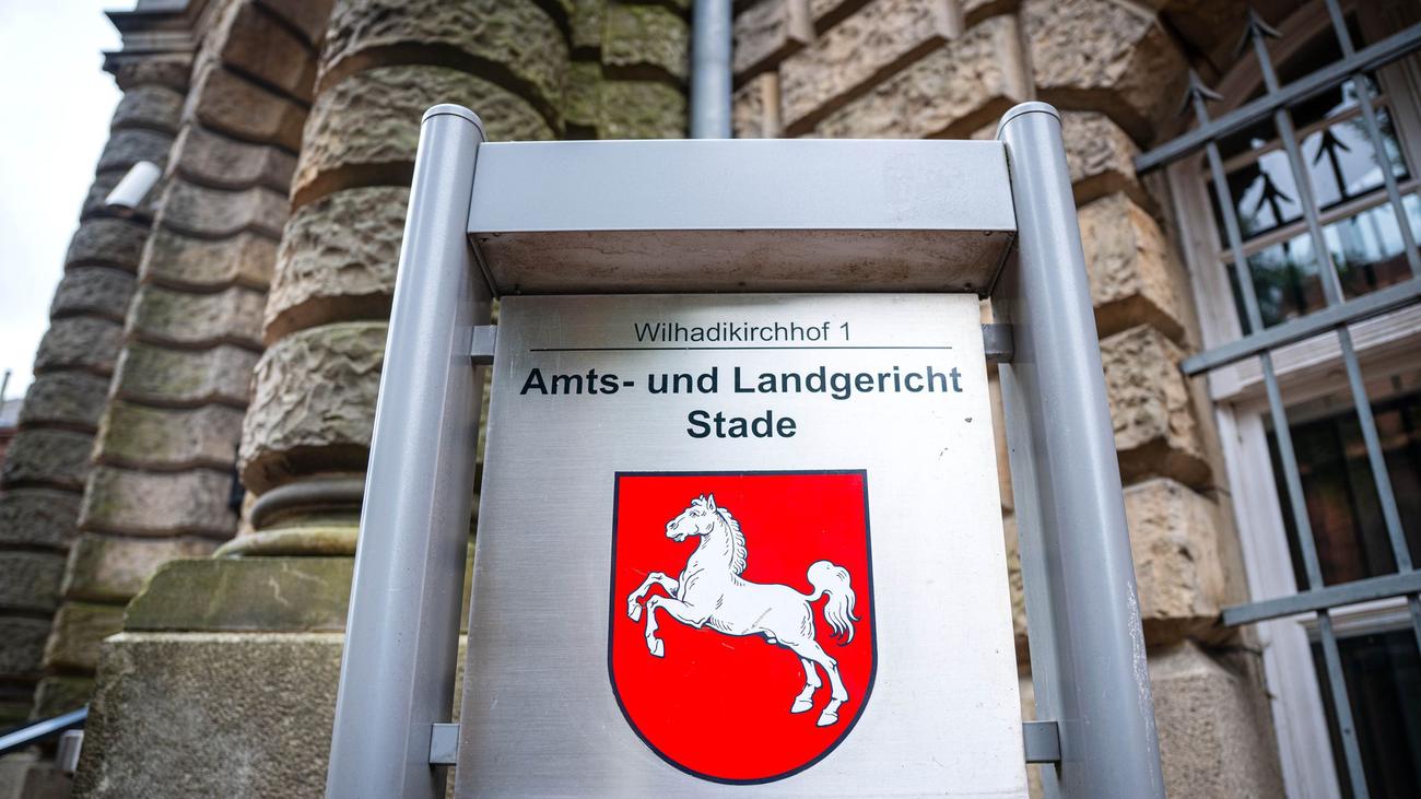 Prozessauftakt: Vater streitet Anstiftung zum Mord seiner Tochter ab