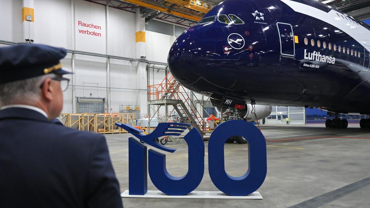 Zum 100-jährigen Jubiläum: Lufthansa lackiert A380 mit XXL-Kranich