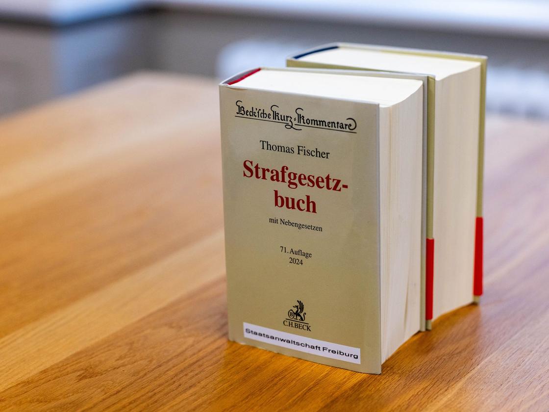Strafgesetzbuch: Mord verjhrt nicht - das war nicht immer so | DIE ZEIT