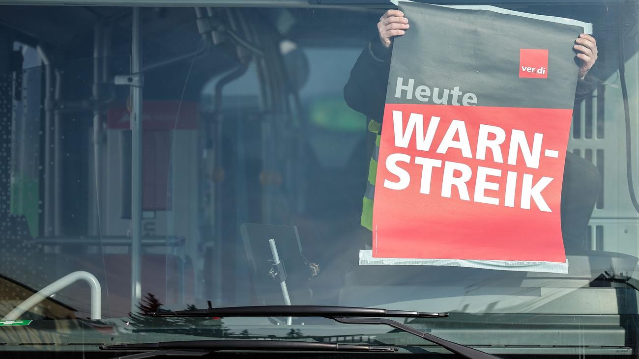 Tarifstreit: ÖPNV-Warnstreik: Was Pendler in Sachsen-Anhalt wissen müssen