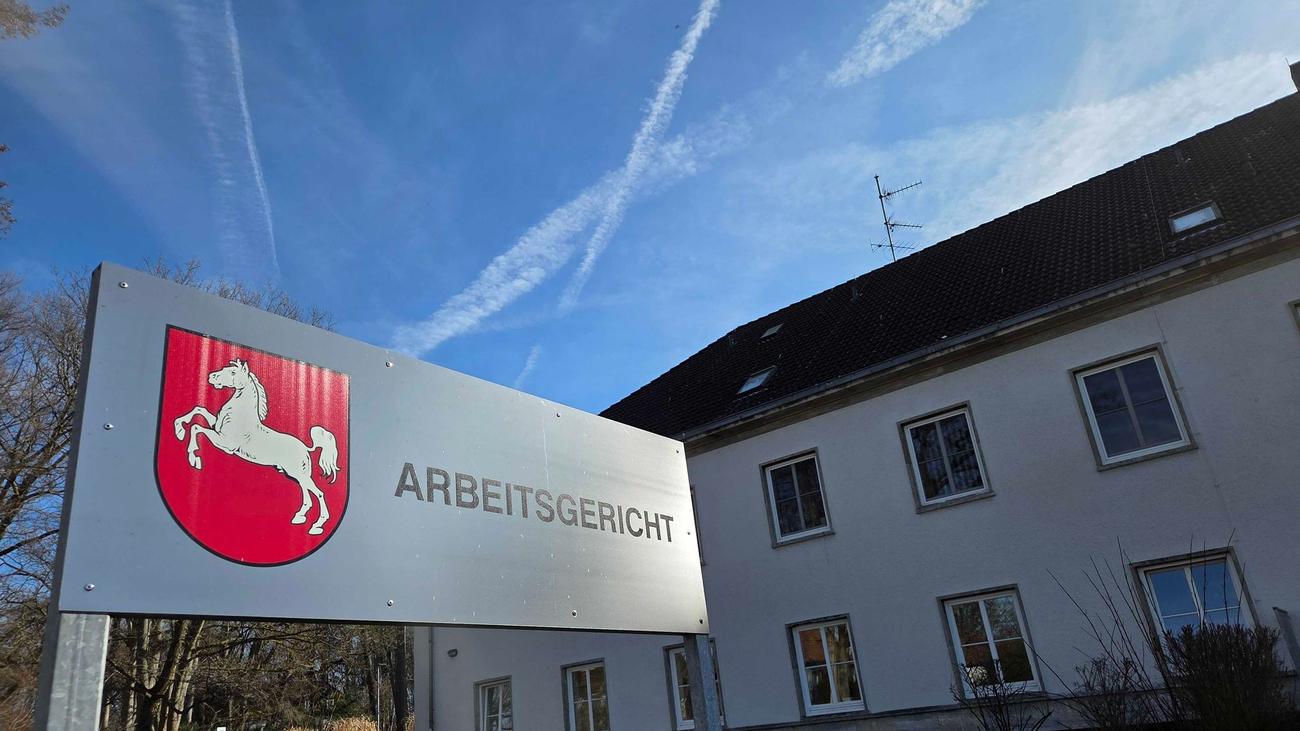 Prozess am Arbeitsgericht: VW-Manager fordern Millionen - Gerichtsstreit um Kündigungen