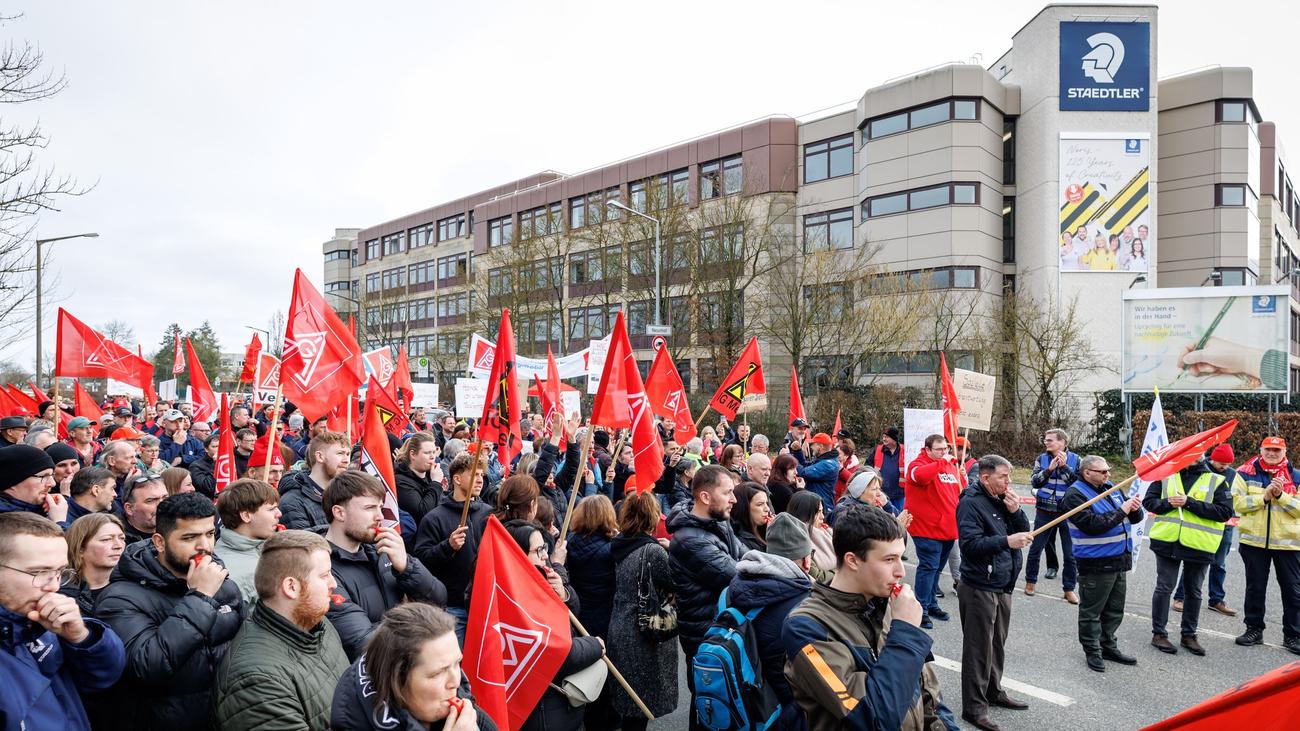 Nürnberg: Demonstration gegen Werksschließungen bei Staedtler