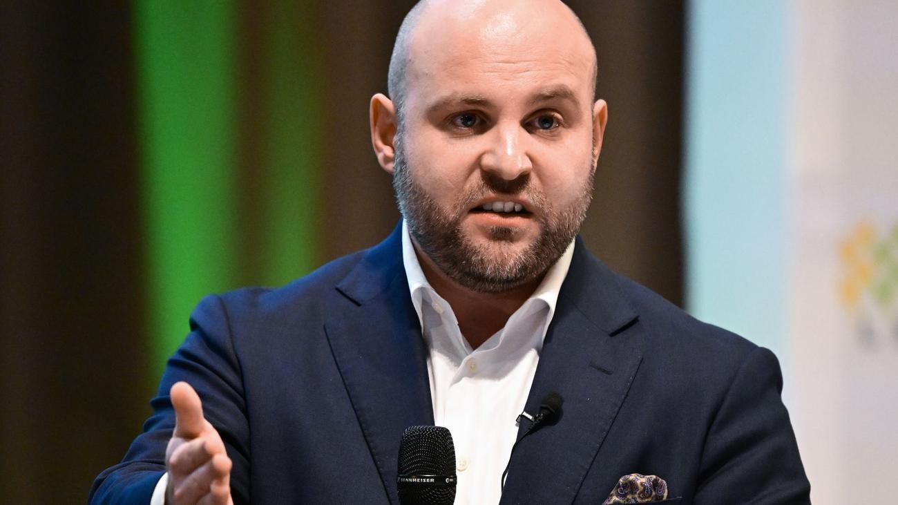 Wahl-Debatte: Frohnmaier greift in Wahlarena an: "Mal was anderes wählen"