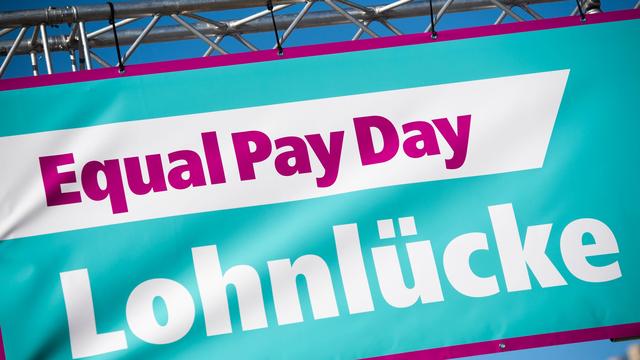 Arbeitsmarkt: Statistik: Lohnlücke zwischen Frauen und Männern unverändert