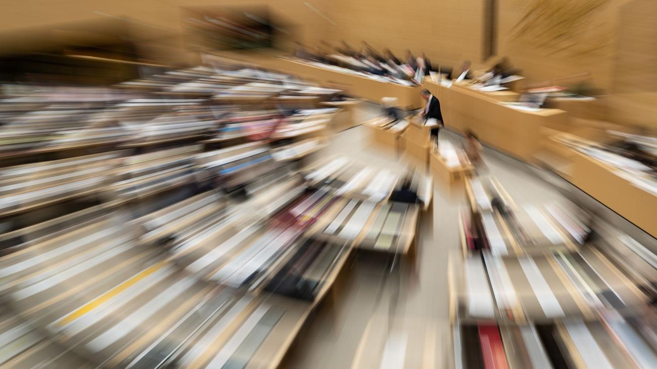 Gut 1.000 Reden analysiert: Studie: Männer hören Frauen im Landtag weniger aufmerksam zu