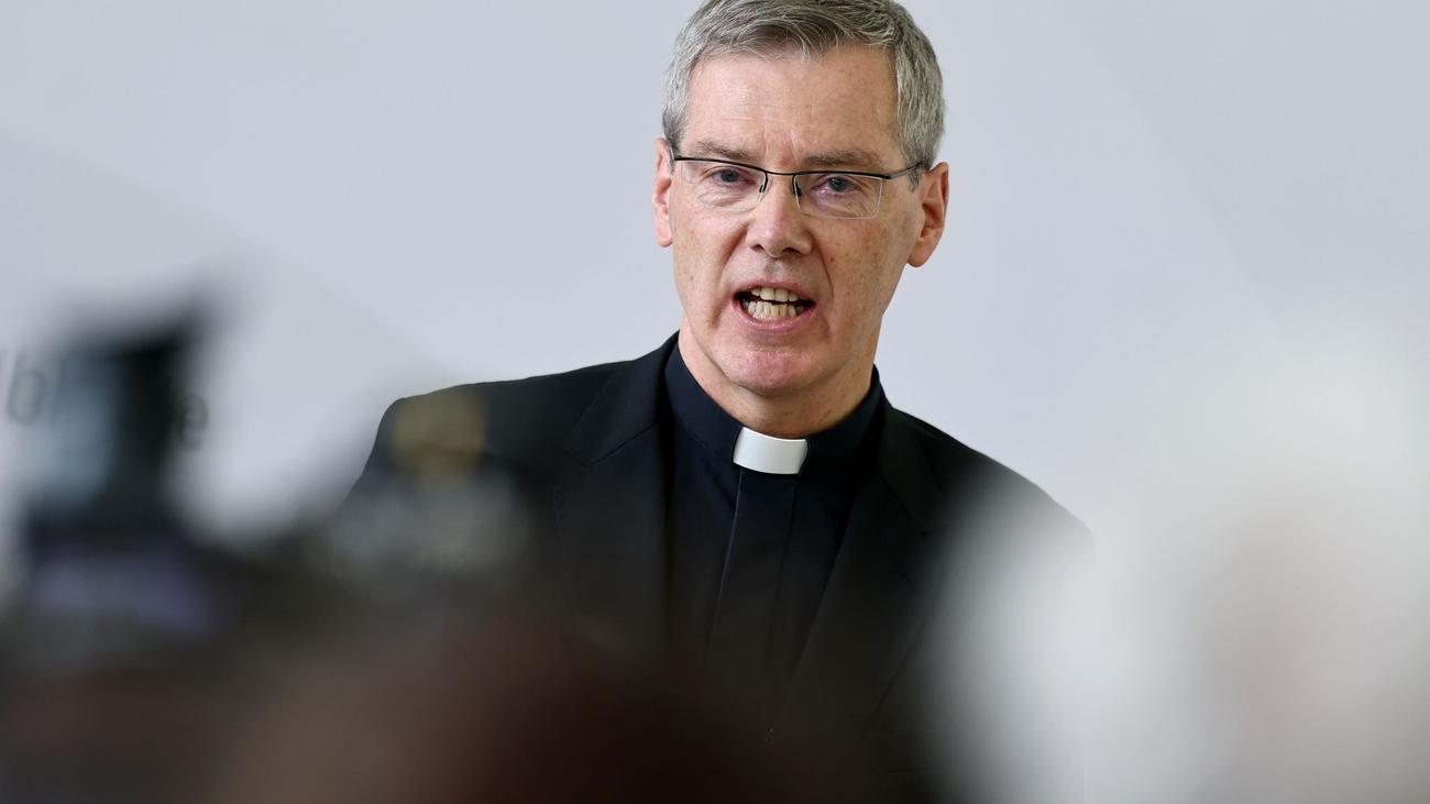 Chef der Bischofskonferenz: Wilmer: Menschen sollen sich nicht von AfD verführen lassen