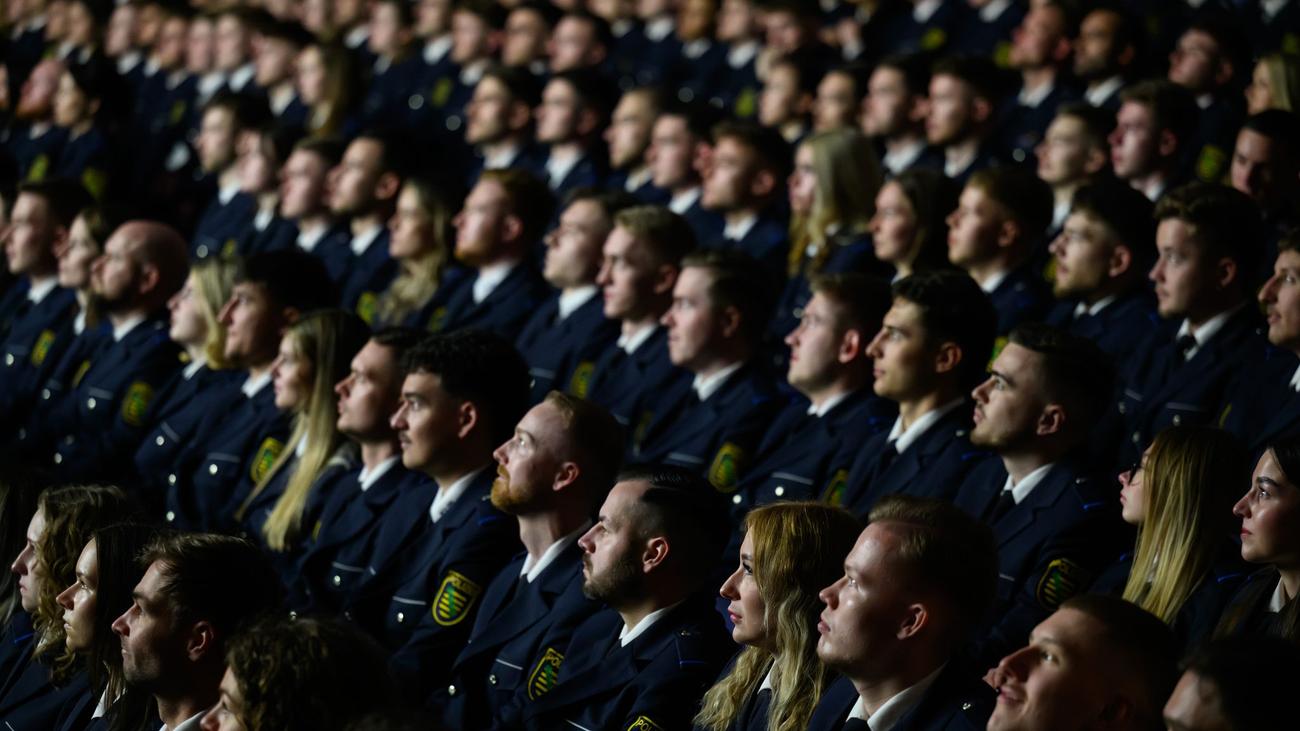 Polizei: 269 neue Polizisten in Sachsen ernannt
