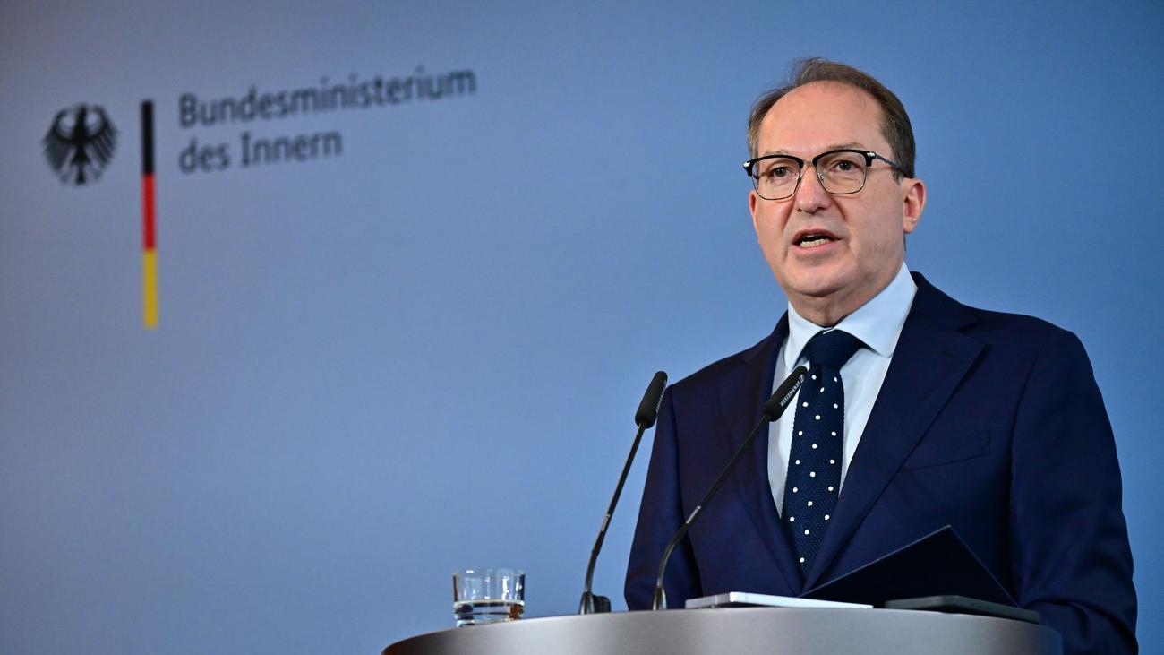 Parteien: Dobrindt lässt AfD-Gutachten prüfen