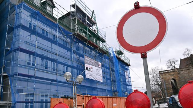 Stadtverkehr: Gefahr nach Brand gebannt: Straßensperrung am Domplatz endet