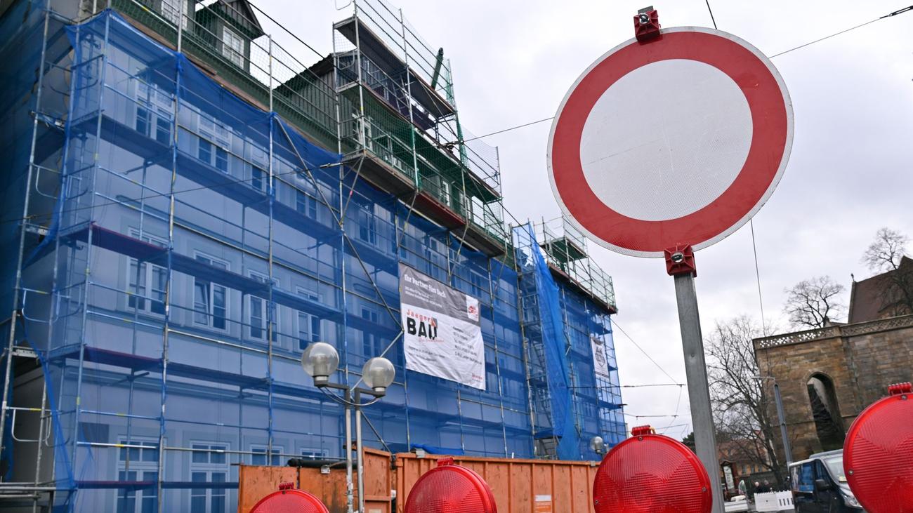 Stadtverkehr: Gefahr nach Brand gebannt: Straßensperrung am Domplatz endet