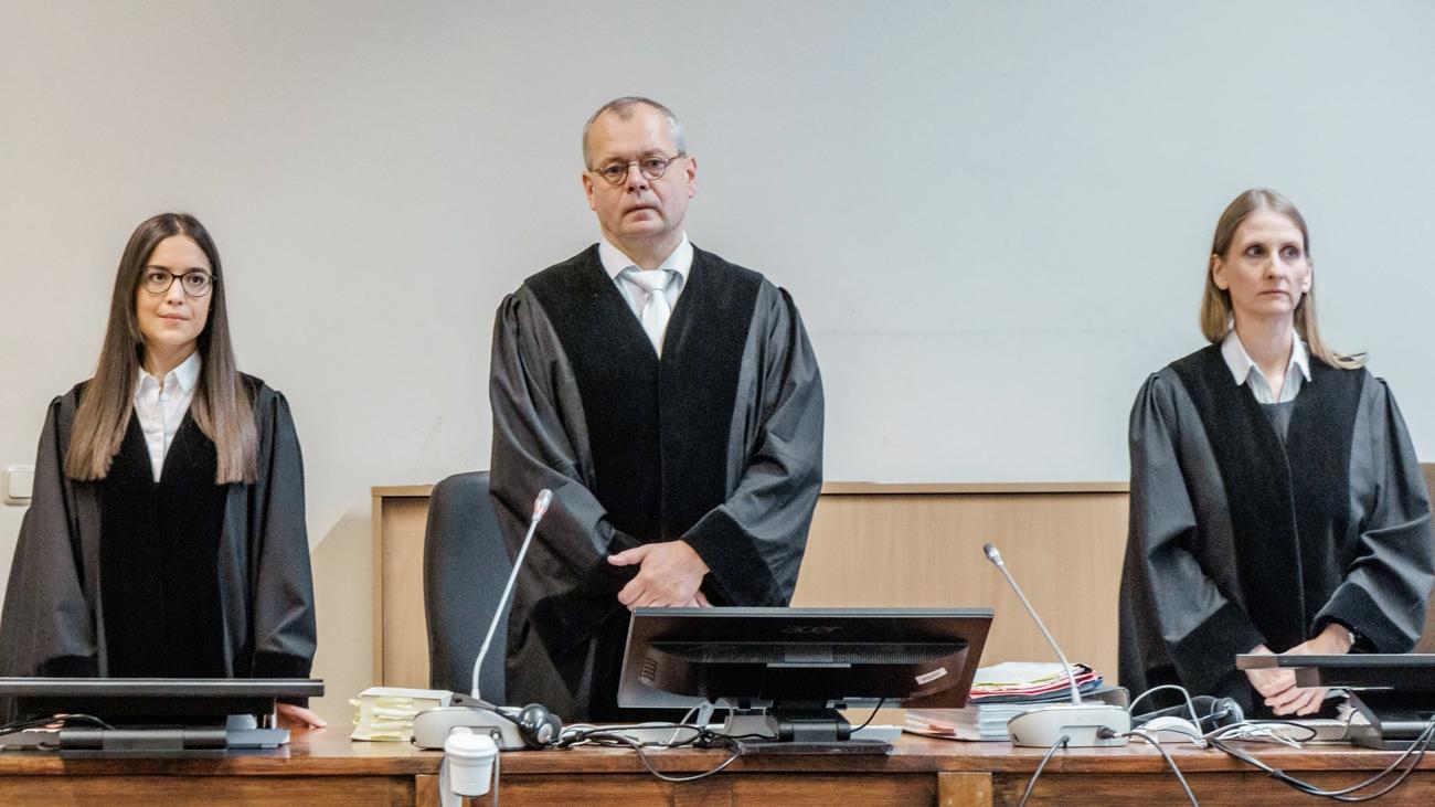 Opfer erlitt 100 Stiche: Lange Haftstrafen für tödlichen Messerangriff im Stadtpark