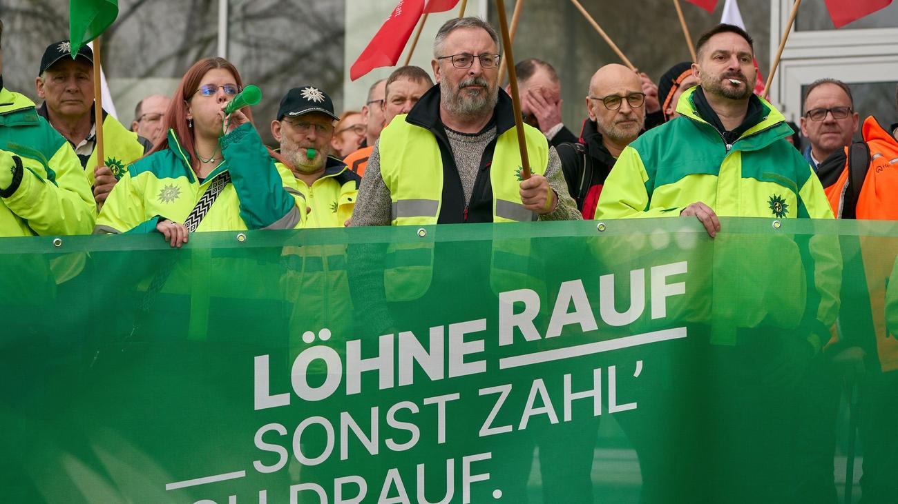 Entgelte: Motorsäge und Trillerpfeifen – Tarifgespräche starten