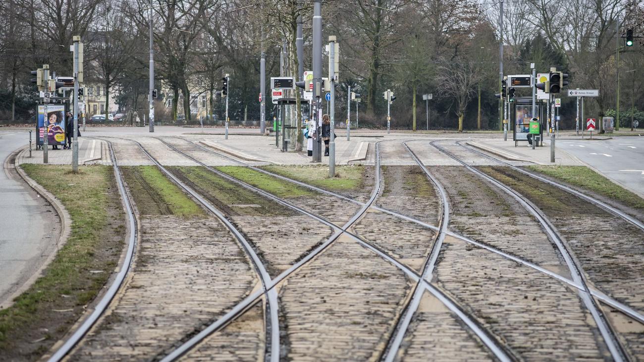 Öffentlicher Nahverkehr: Warnstreik in Bremen: So kommen Fans und Pendler ans Ziel