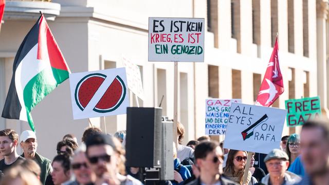 Protest: Demonstration gegen Krieg in Gaza in Potsdamer Innenstadt
