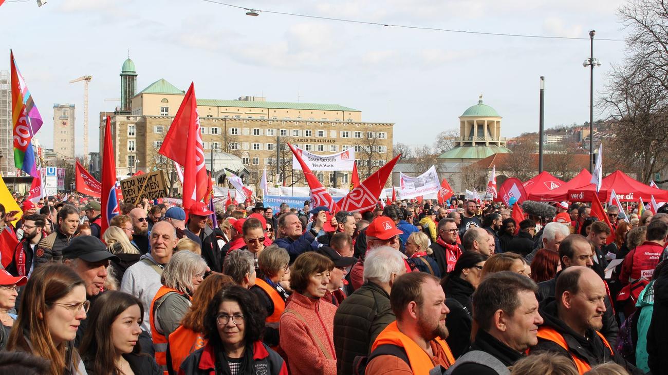 IG Metall, Verdi, DGB: Gewerkschaften demonstrieren: "Menschen brauchen Zukunft"