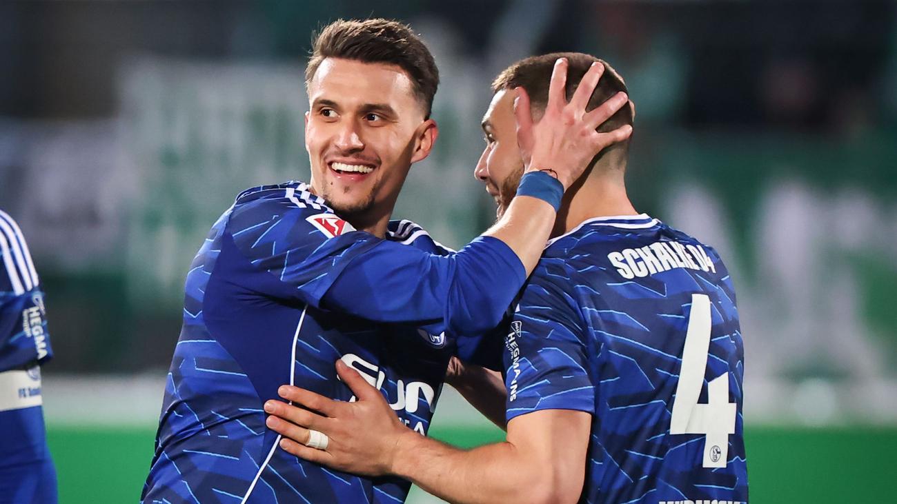 2. Fußball-Bundesliga: Ljubicic-Kracher rettet Schalke in Fürth Platz eins