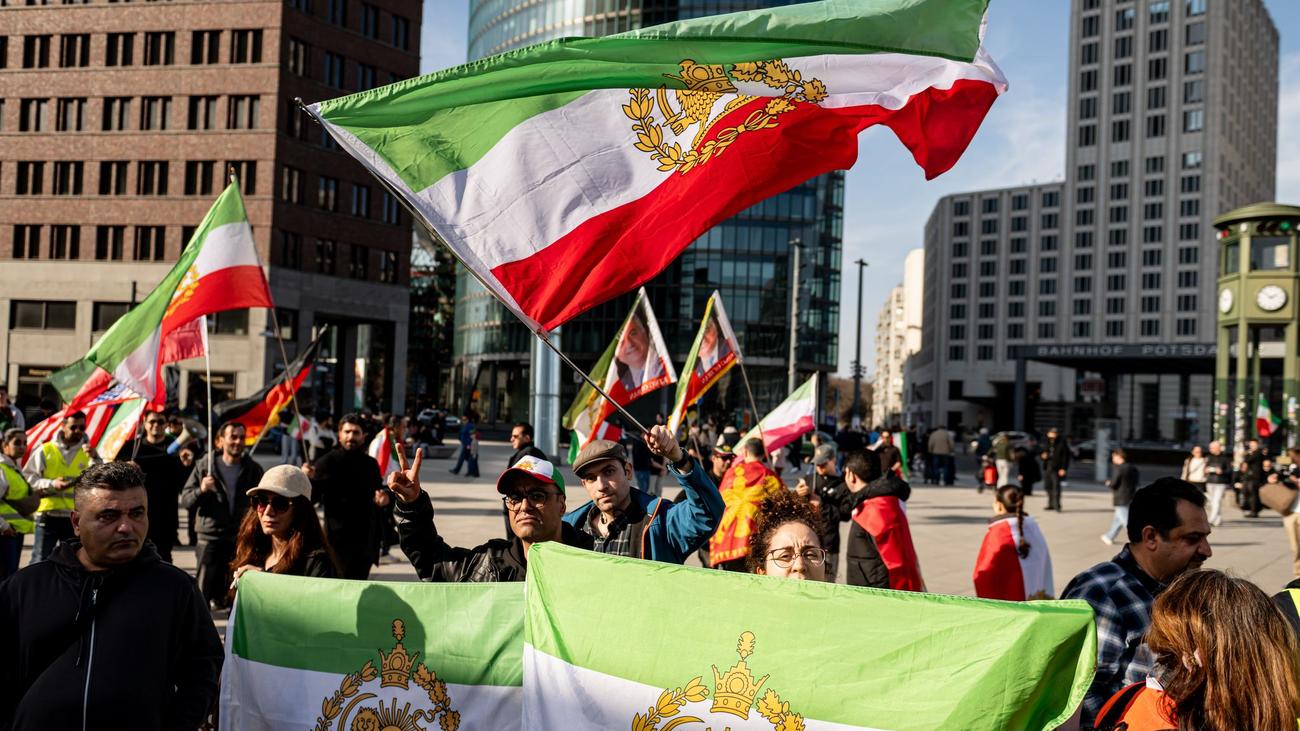 Krieg in Nahost: Rund 1.600 Menschen bei Iran-Demo - weniger als erwartet